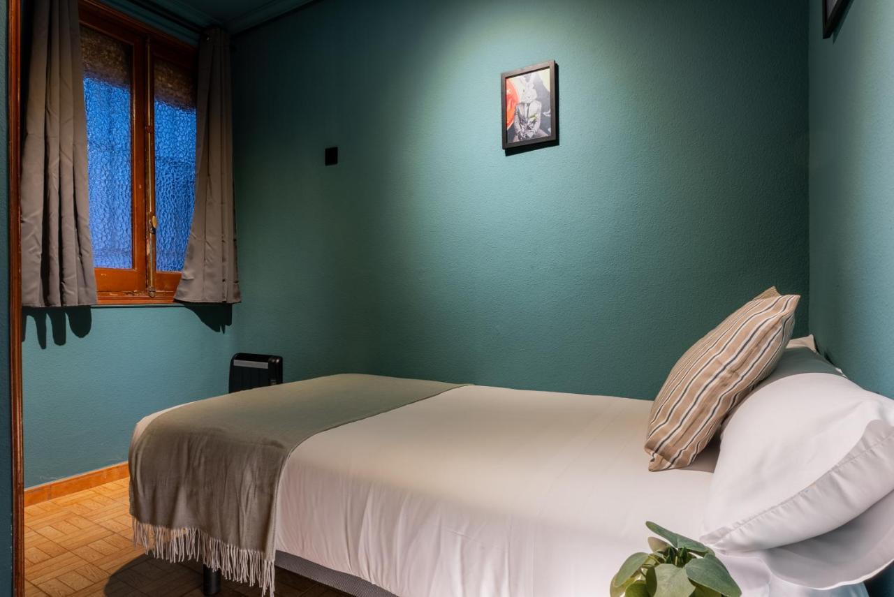 Ideal Hostel Madrid Exterior photo